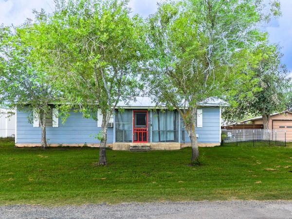 609 N ROSALIE ST, Falls City, TX 78113
