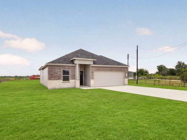 285 Medina Verde Dr, Natalia, TX 78059