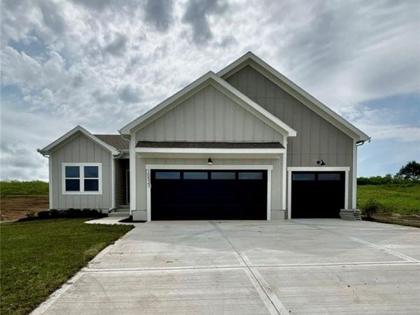 355 SW Amara Drive, Blue Springs, MO 64064