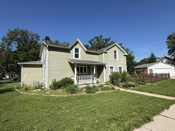 614 Whitewater Ave, Fort Atkinson, WI 53538