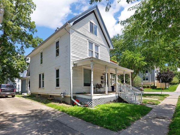 530 E Washington Street , Iowa City, IA 52240