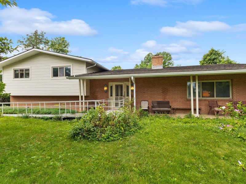 975 Lornaberry Lane, Columbus, OH 43213 Photo 2