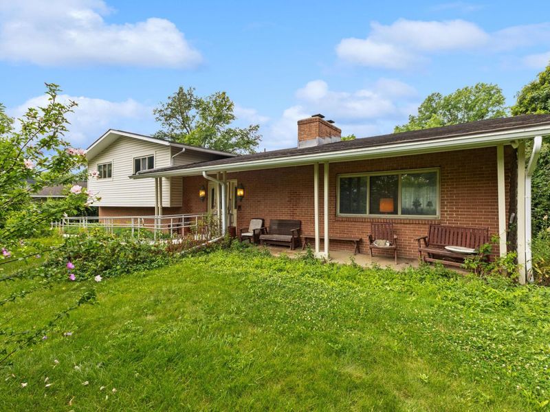 975 Lornaberry Lane, Columbus, OH 43213 Photo 3