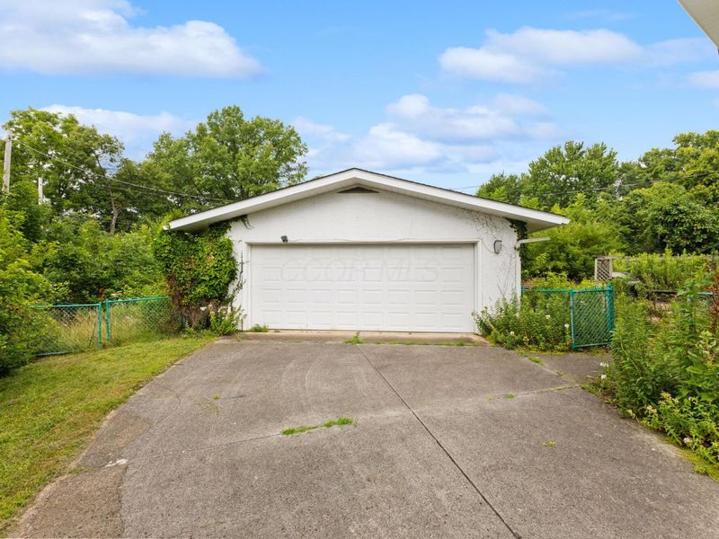 975 Lornaberry Lane, Columbus, OH 43213 Photo 39