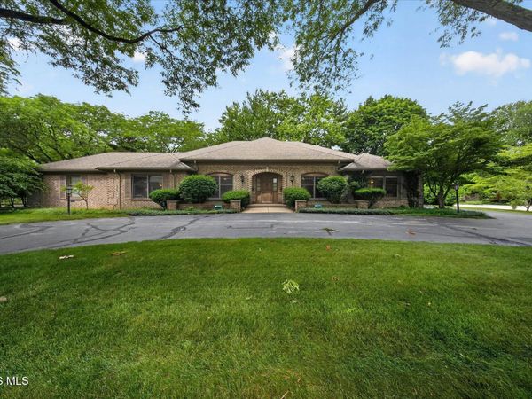 2043 Whitehall Road , Ottawa Hills, OH 43606