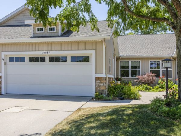 10087 S Crossroad Circle SE, Unit 12, Caledonia, MI 49316