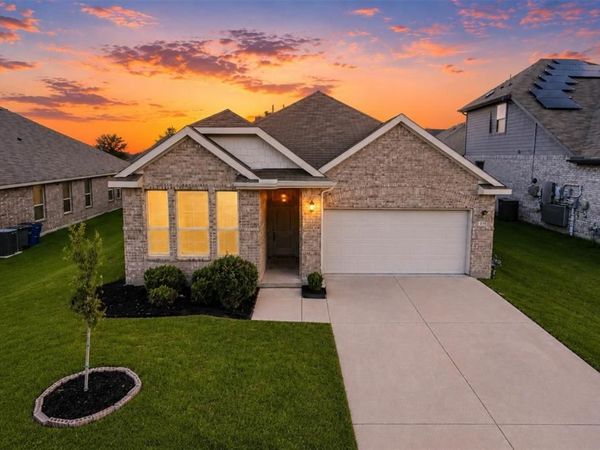 404 Vawter Drive, Van Alstyne, TX 75495