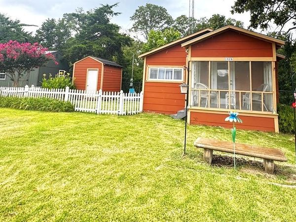 1926 Private Road 3344, Greenville, TX 75402