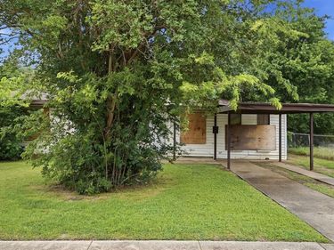 3408 S Hughes Avenue, Fort Worth, TX 76119