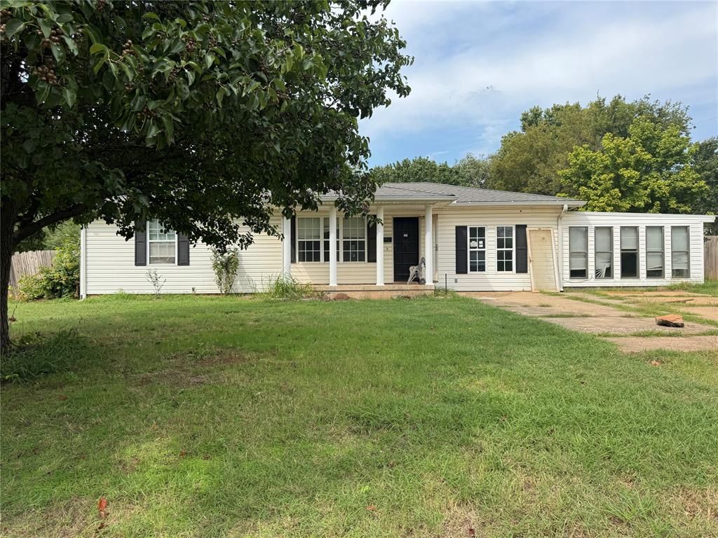 1101 NW 7th Street, Lindsay, OK 73052 Main Photo