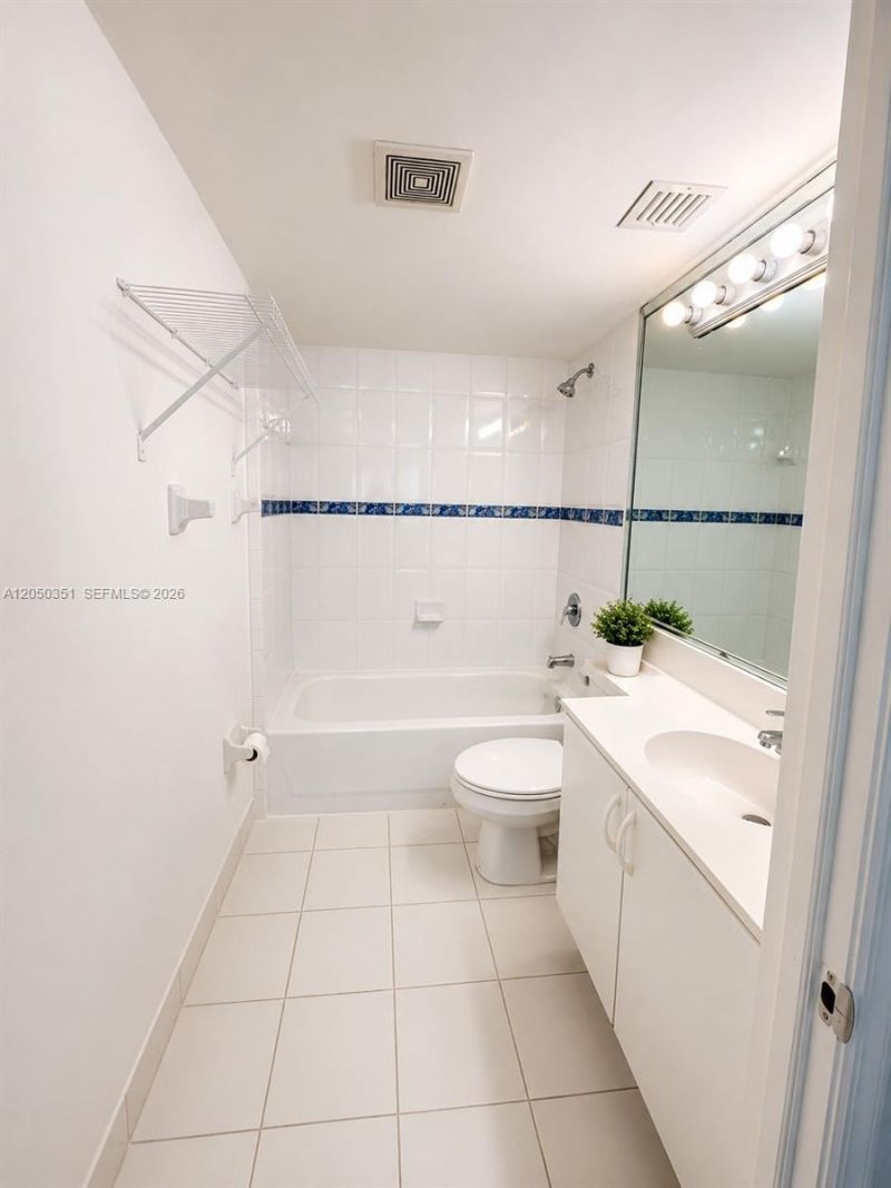 2415 NW 16th St Rd , Unit 207-1, Miami, FL 33125 Photo