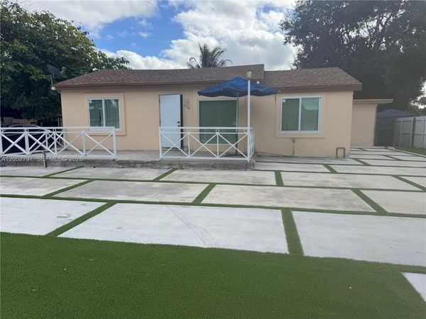 2354 NW 93rd Ter , Miami, FL 33147