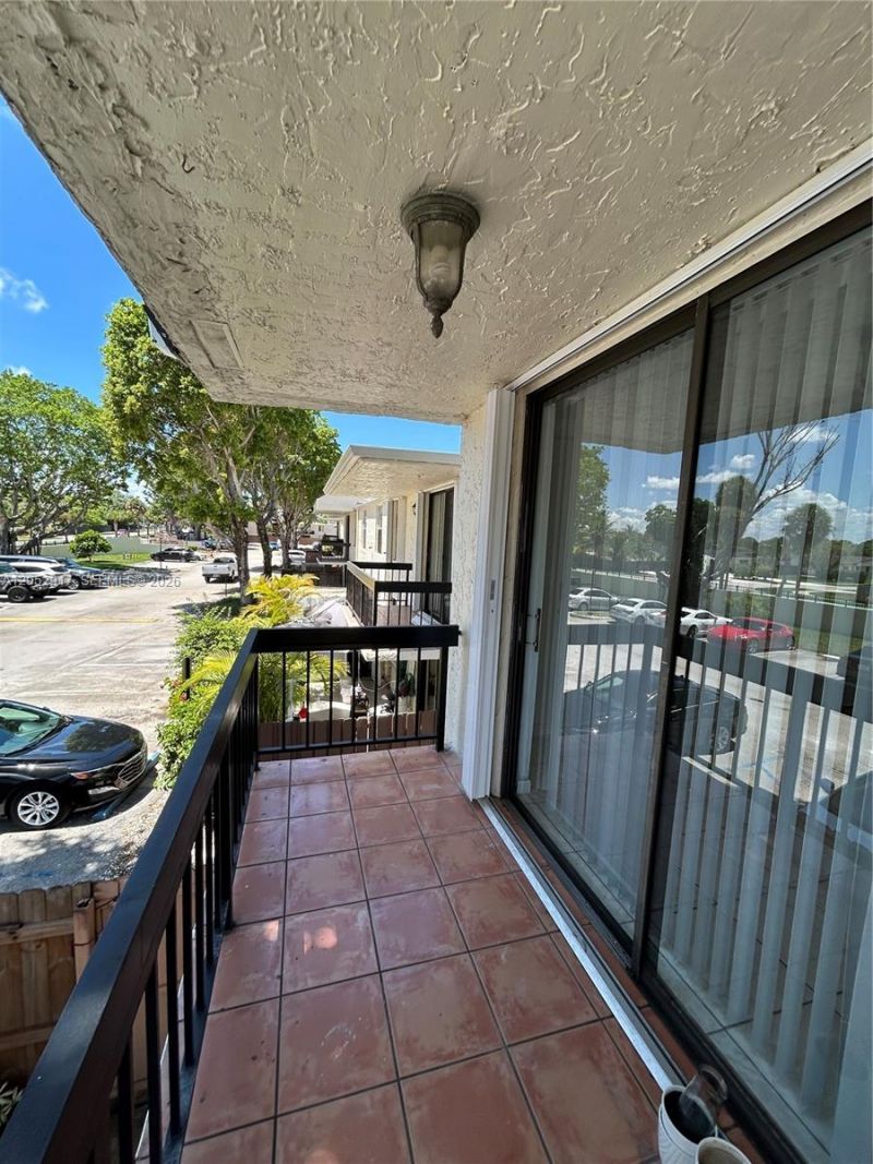 8311 SW 142nd Ave, Unit J202, Miami, FL 33183 Photo