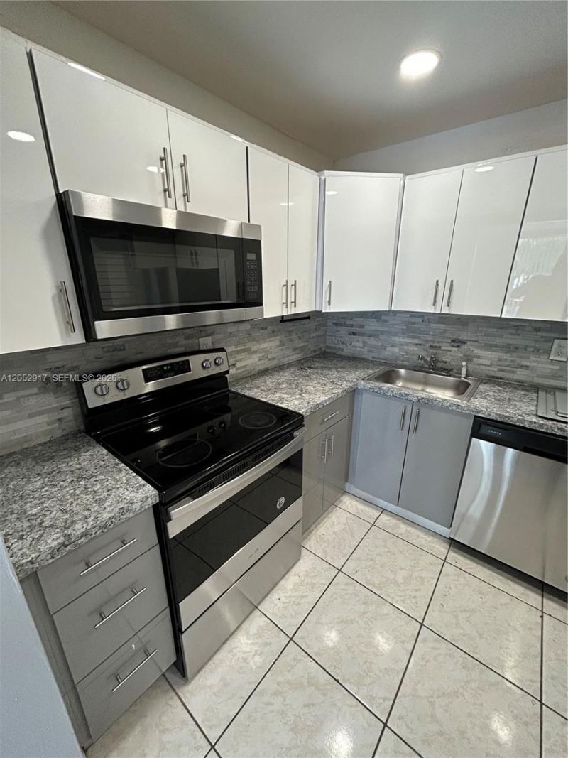 8311 SW 142nd Ave, Unit J202, Miami, FL 33183 Photo