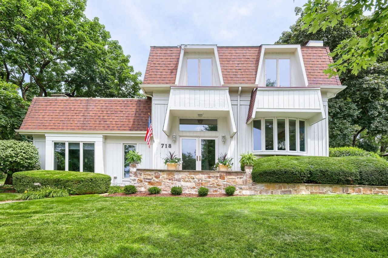 718 N 2nd Avenue , St. Charles, IL 60174