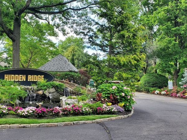 175 The Vale, Syosset, NY 11791