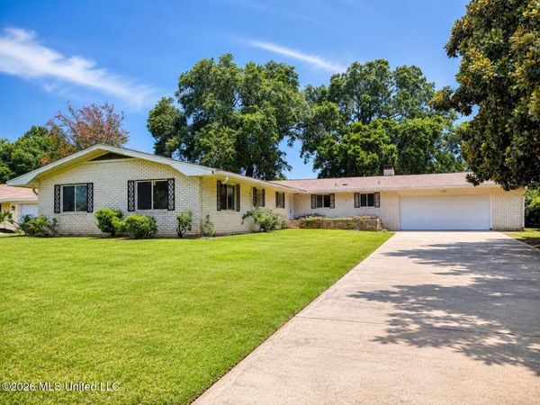2421 Regency Drive, Biloxi, MS 39532
