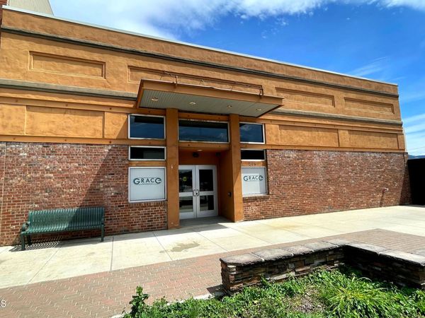 208 N 1st AVE, Sandpoint, ID 83864