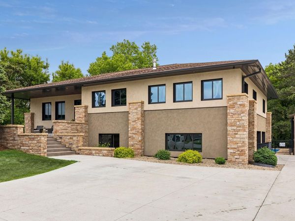 2900 Skyline Drive, Eagan, MN 55121