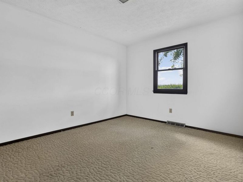 5062 Ashville Road, Ashville, OH 43103 Photo 19