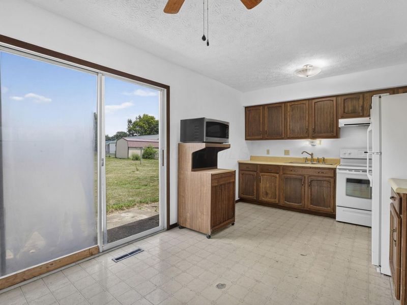 5062 Ashville Road, Ashville, OH 43103 Photo 8