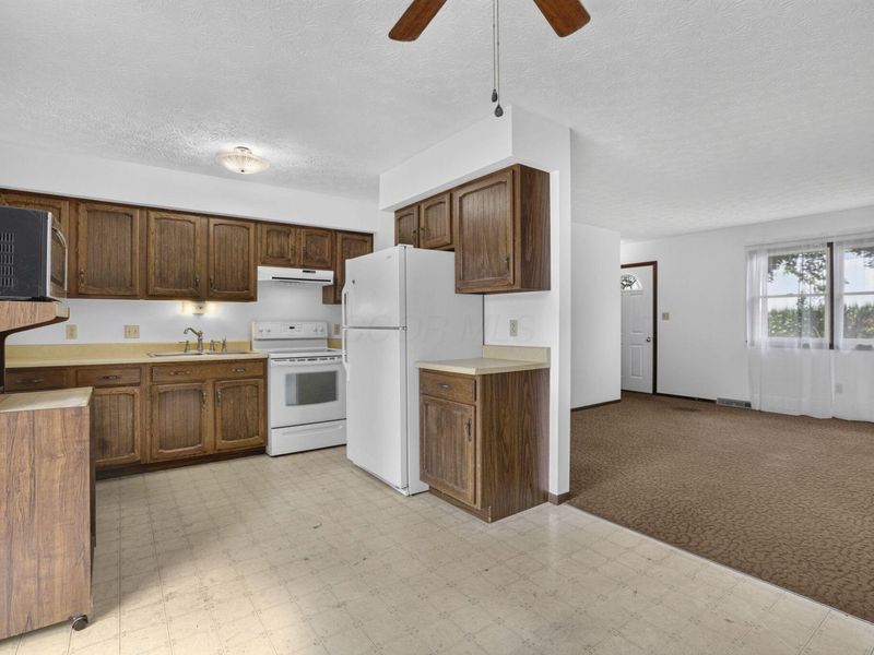 5062 Ashville Road, Ashville, OH 43103 Photo 9
