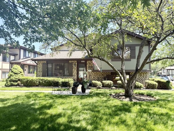 6233 Gold Circle , Hanover Park, IL 60133