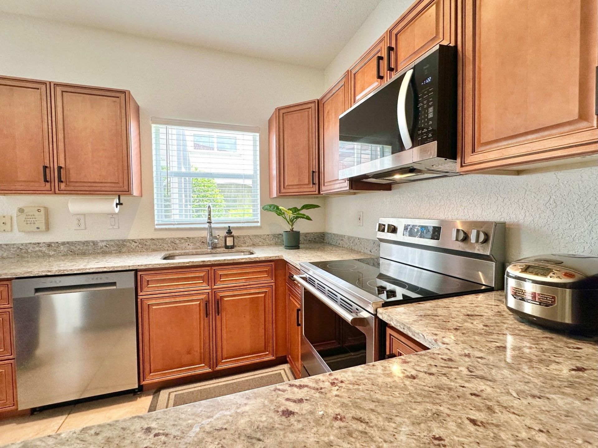 639 NW 130th Way, Pembroke Pines, FL 33028 Photo