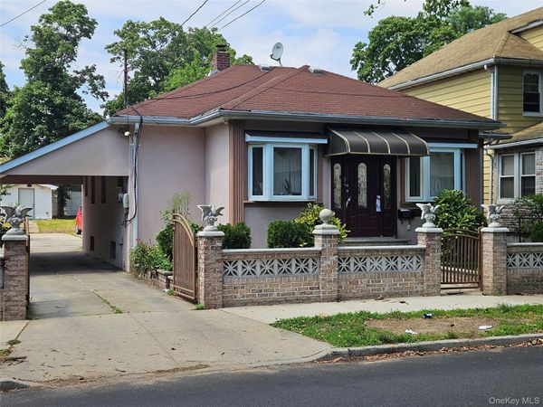 18823 120th Avenue , Saint Albans, NY 11412