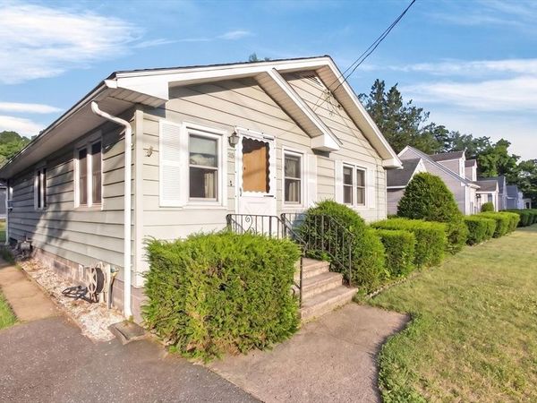 23 Thompson, East Longmeadow, MA 01028