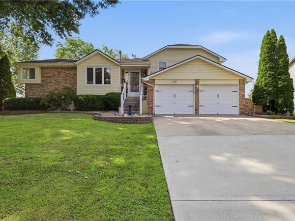106 SE Williamsburg Drive, Blue Springs, MO 64014