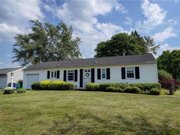 67 Tomahawk , Henrietta, NY 14467