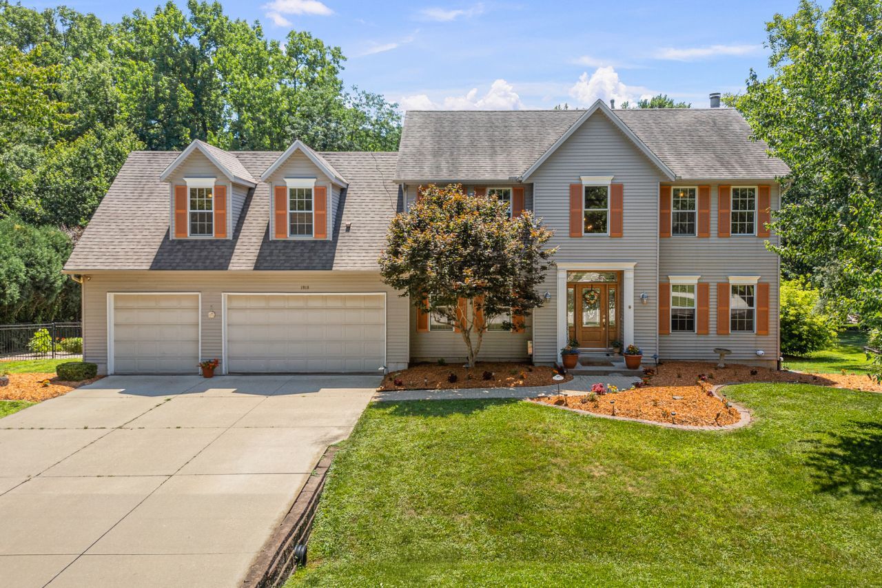 1918 Brierwood Lane , Port Byron, IL 61275