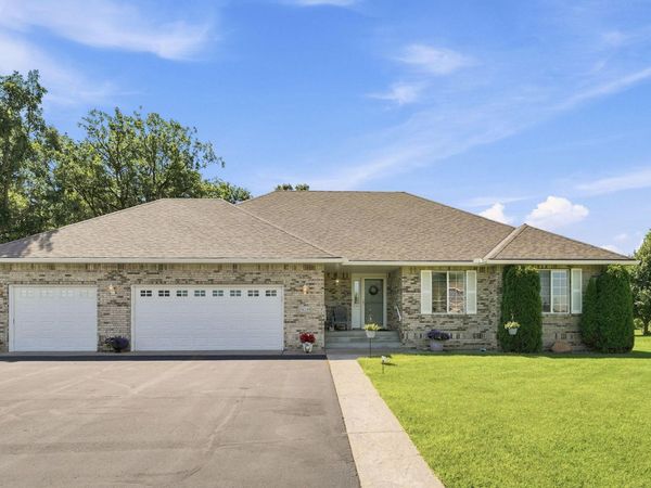 38249 Everton Avenue, North Branch, MN 55056