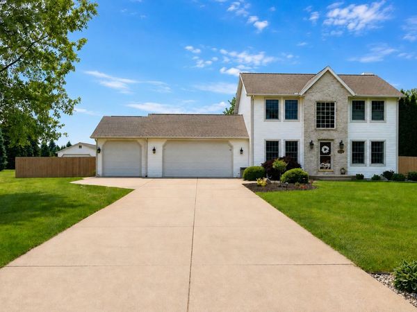 47679 Woodfield Circle, Mattawan, MI 49071
