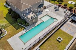 827 Oxbow Dr. photo 4