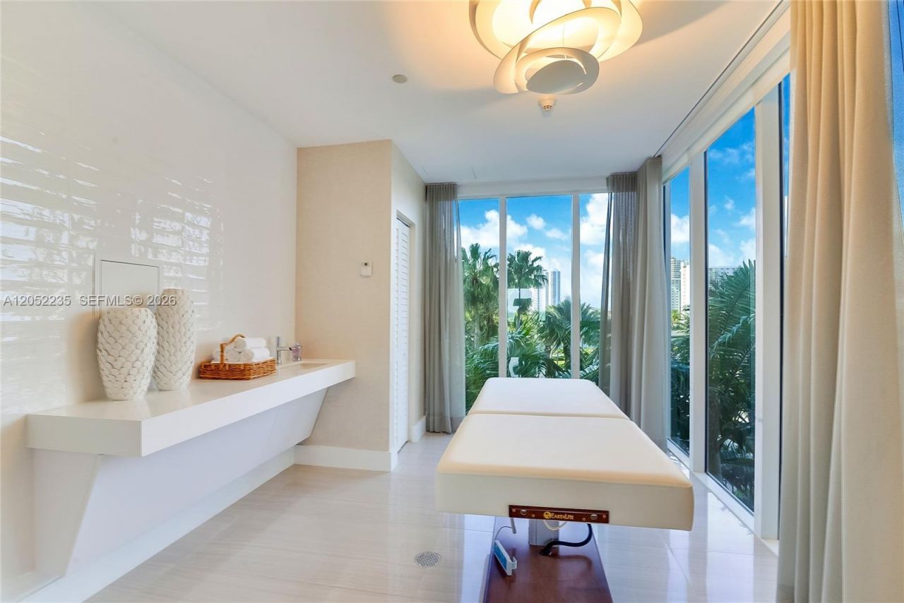 19111 Collins Ave , Unit 607, Sunny Isles Beach, FL 33160 Photo