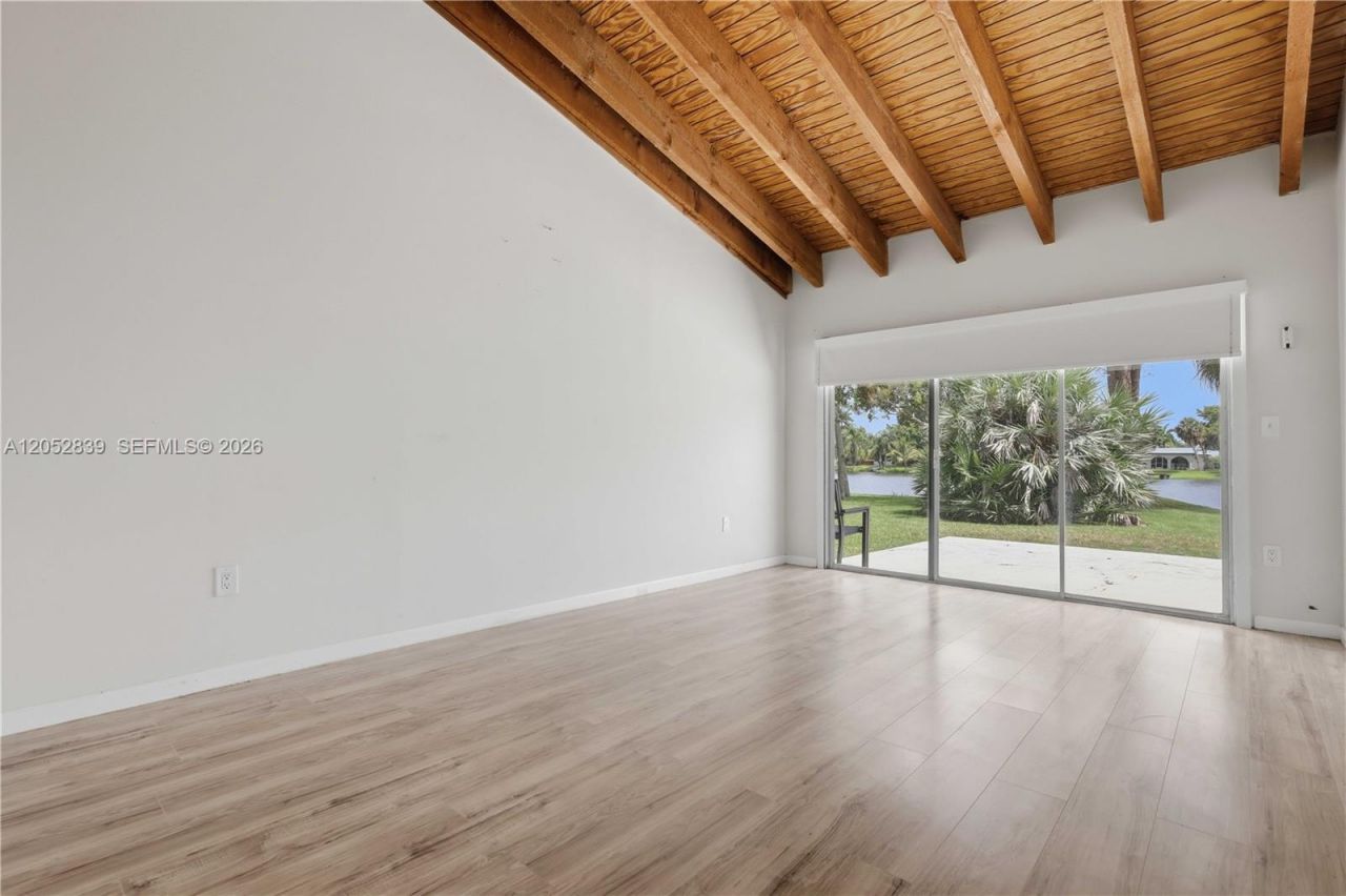 10680 Cherry Ave , Pembroke Pines, FL 33026 Photo