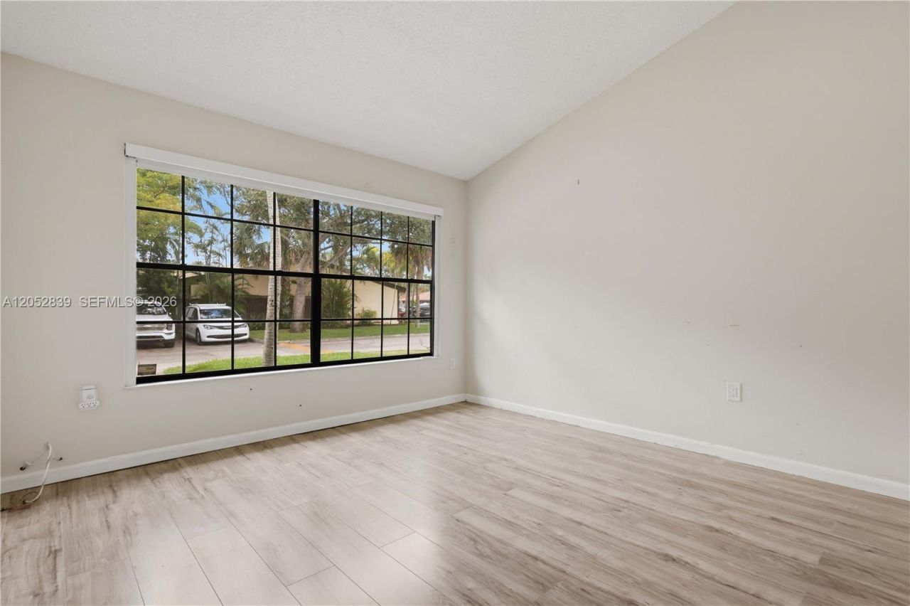 10680 Cherry Ave , Pembroke Pines, FL 33026 Photo