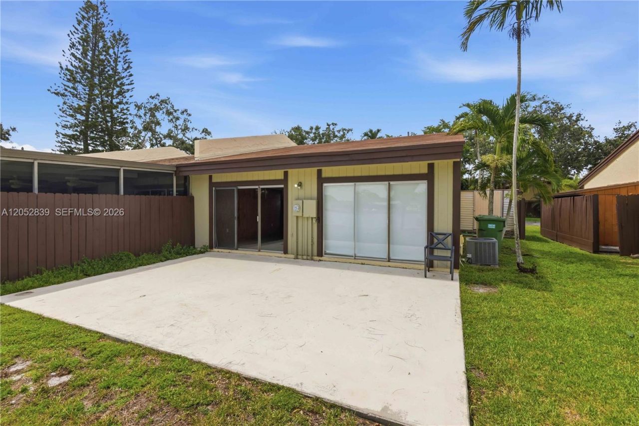 10680 Cherry Ave , Pembroke Pines, FL 33026 Photo