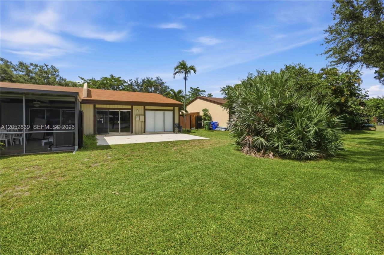 10680 Cherry Ave , Pembroke Pines, FL 33026 Photo