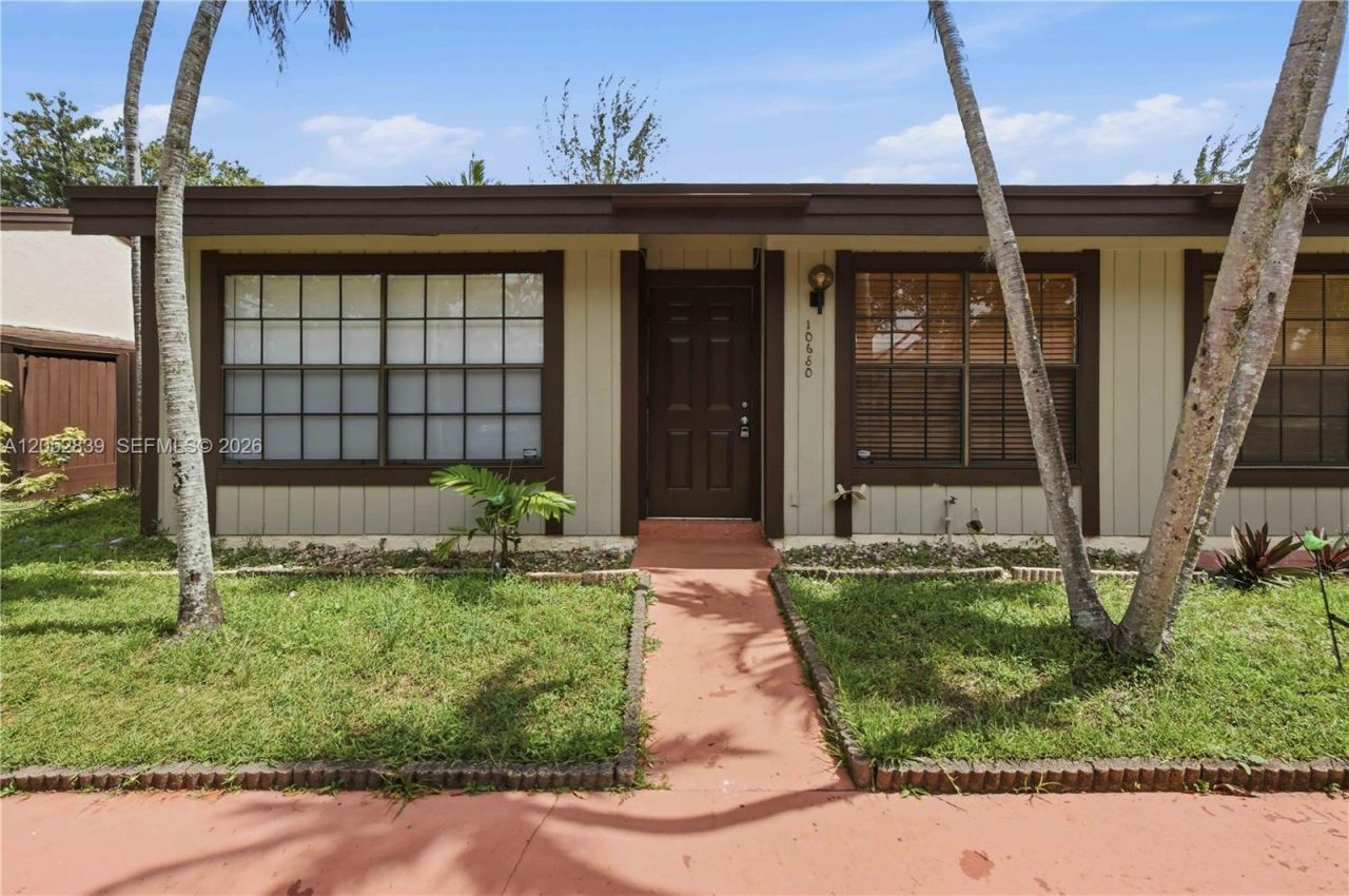 10680 Cherry Ave , Pembroke Pines, FL 33026 Photo