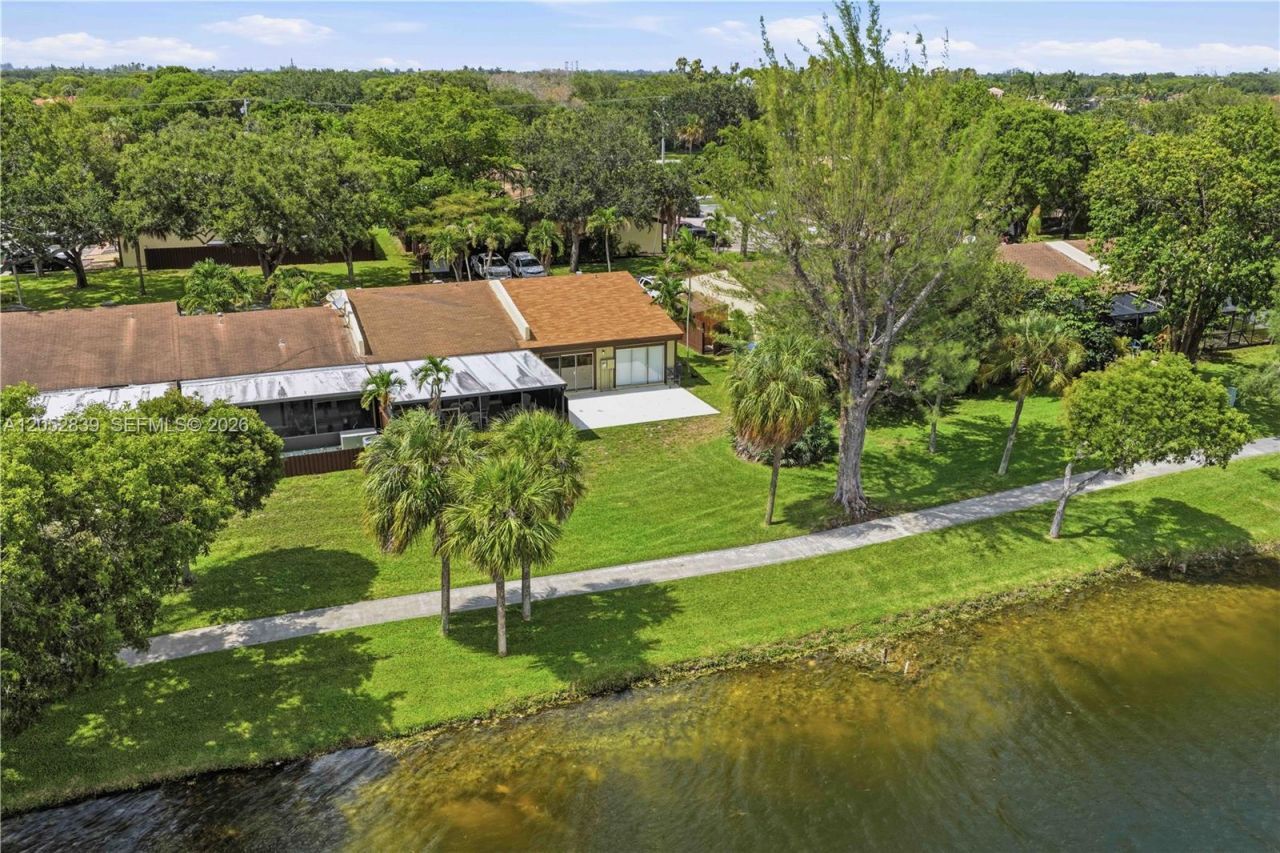 10680 Cherry Ave , Pembroke Pines, FL 33026 Photo