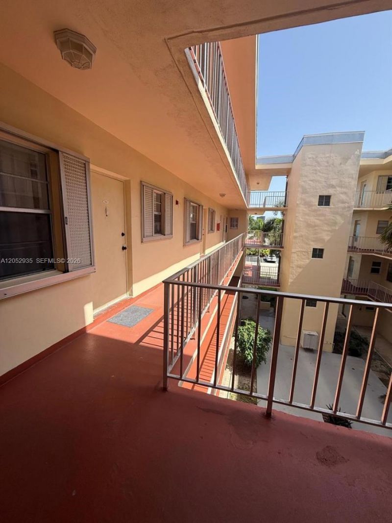 1747 Rodman St, Unit 305, Hollywood, FL 33020 Photo