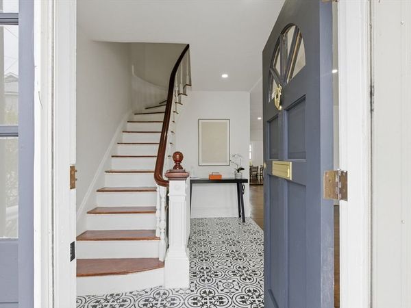 9 Robbins St, Waltham, MA 02453
