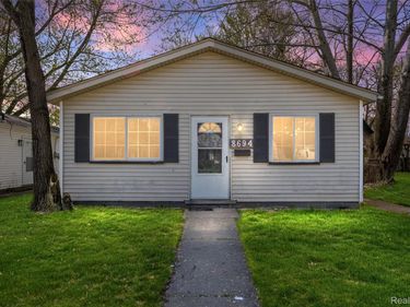 8694 Maxwell Avenue, Warren, Mi 48089