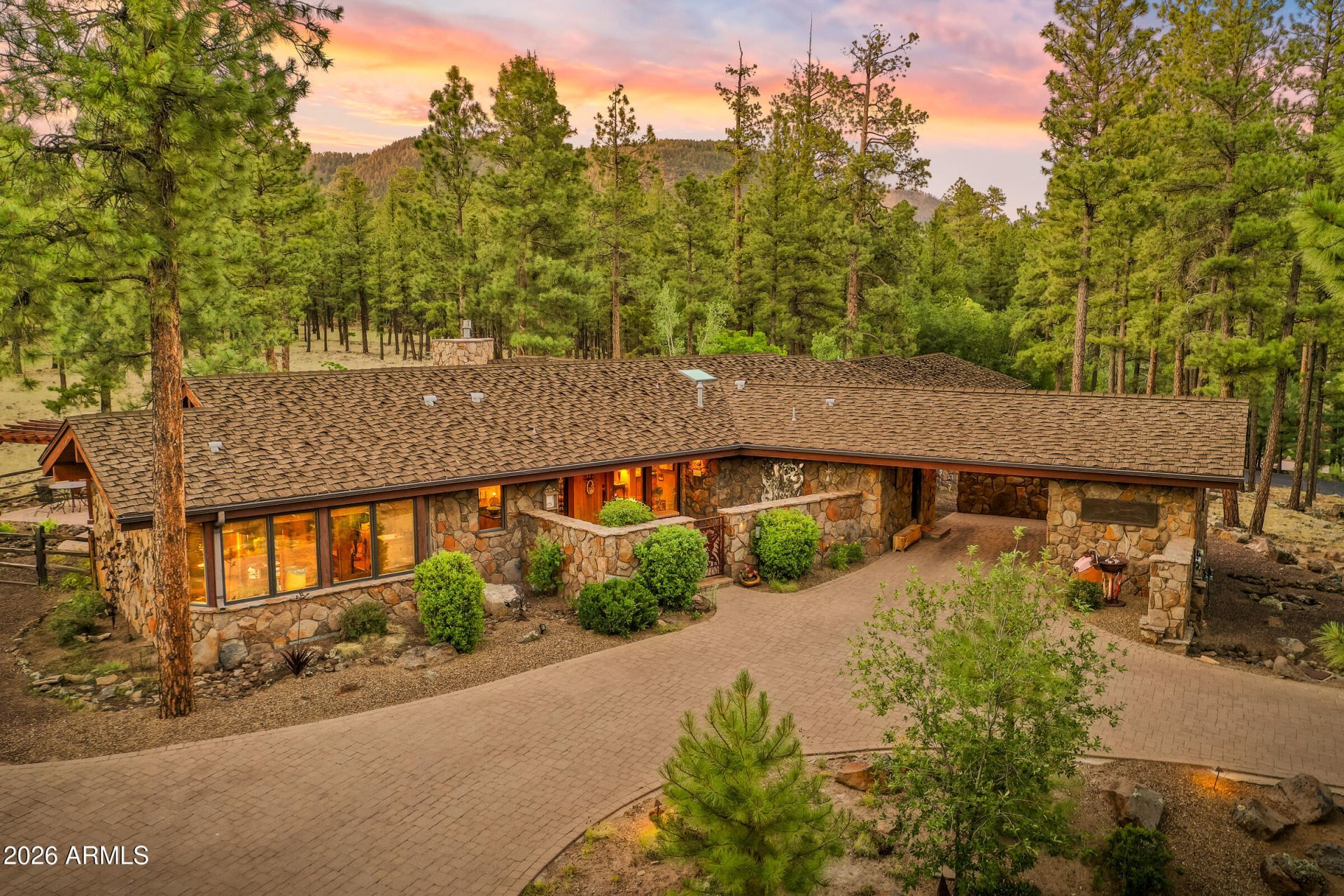 2901 N Creekside Drive, Flagstaff, AZ 86001