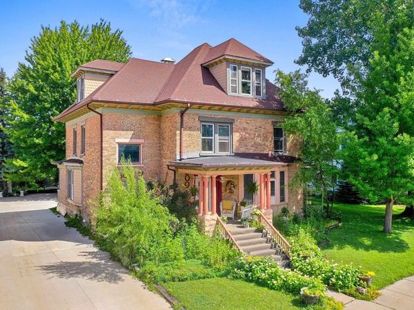 300 W PROSPECT AVENUE, Appleton, WI 54911