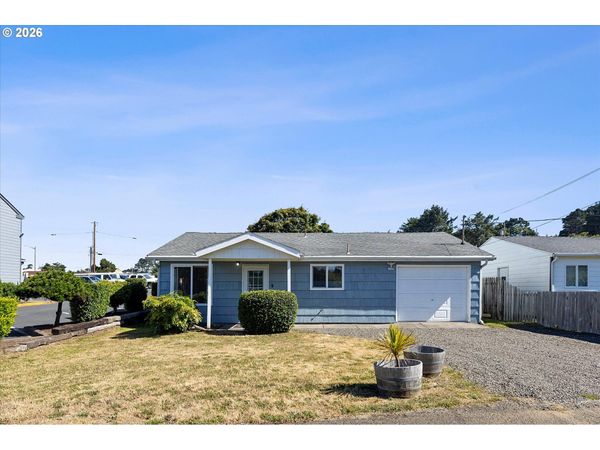 1435 NE 10TH ST, Lincoln City, OR 97367