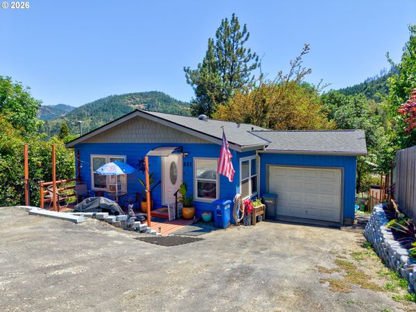 601 FAIRCHILD ST, Canyonville, OR 97417